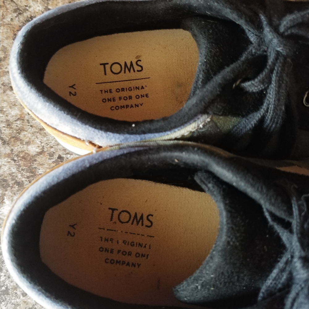 TOMS🌱 Youth 2 Camo Lace up Sneakers - Picture 4 of 9